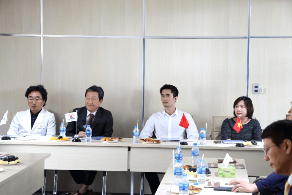 Phái đoàn Hiệp hội Doanh nghiệp thành phố Daegu sang thăm và xúc tiến hợp tác dịch vụ y tế - du lịch với Tập đoàn Bất động sản Đại Phúc - Ảnh: TN