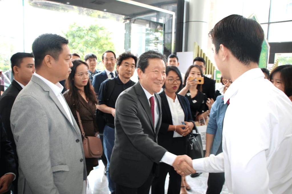 Hiệp hội doanh nghiệp Daegu Hàn Quốc làm việc với lãnh đạo Tập đoàn Bất động sản Đại Phúc - Ảnh: TN