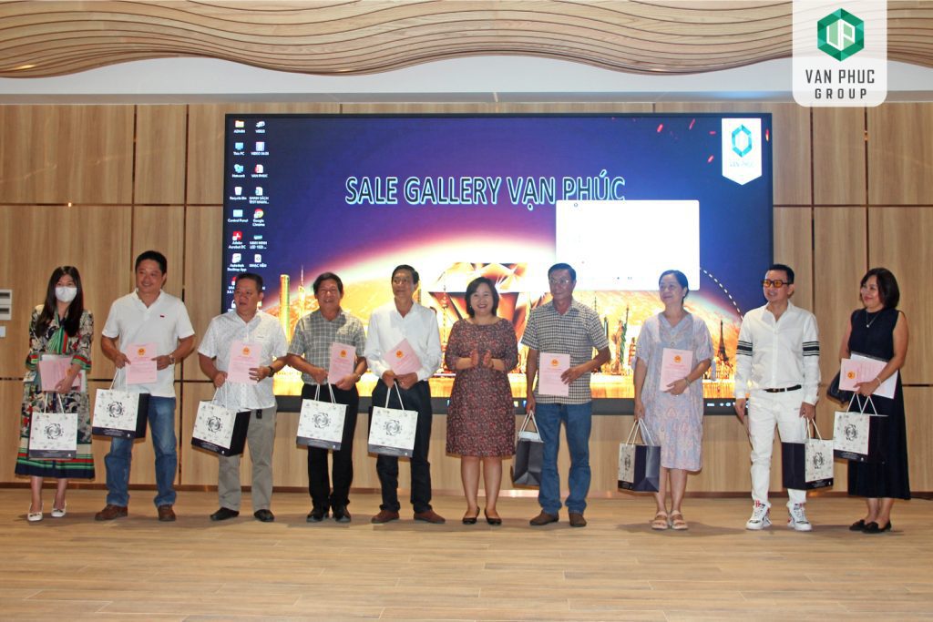 van phuc city trao so hong