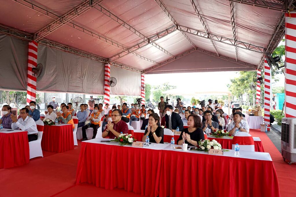 khanh thanh cong chao va duong dinh thi thi