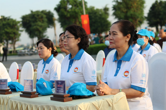 chuong trinh di bo dong hanh