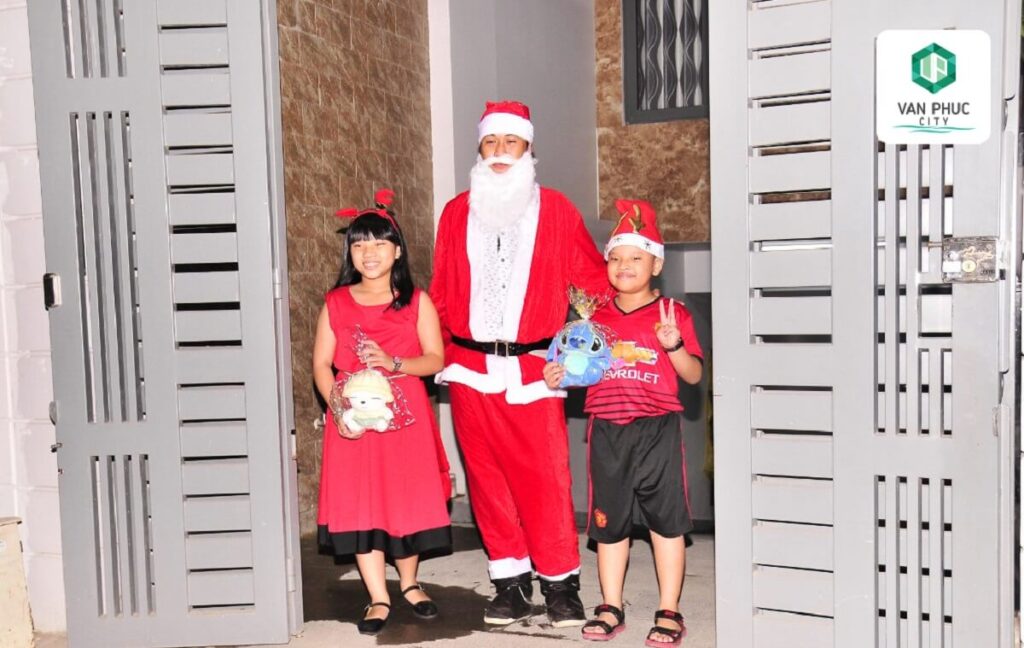 cu dan khu do thi van phuc vui don giang sinh