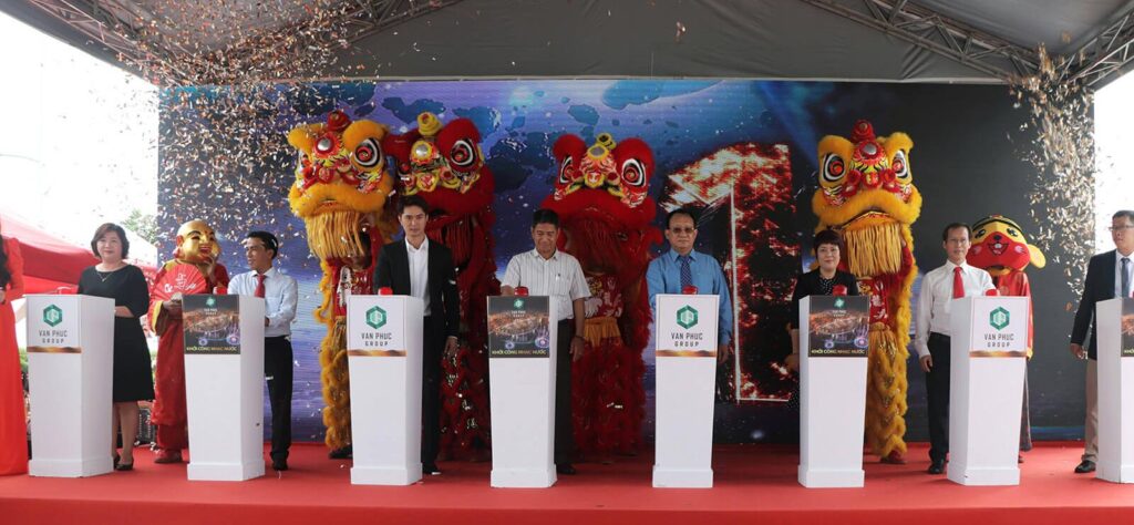 quang truong nhac nuoc tai van phuc