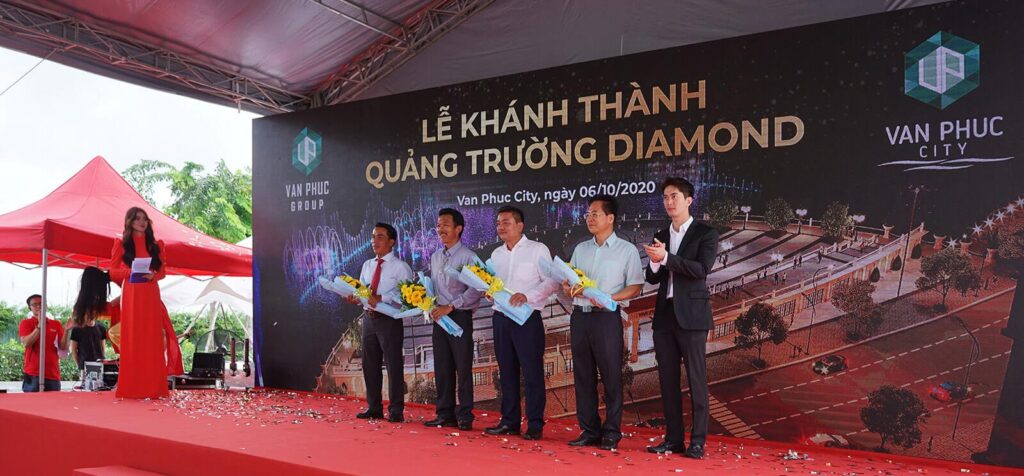 quang truong nhac nuoc tai van phuc