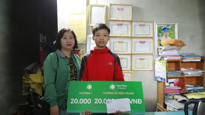 ung ho dong bao mien trung bị lu lut