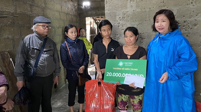 ung ho dong bao mien trung bi lu lut