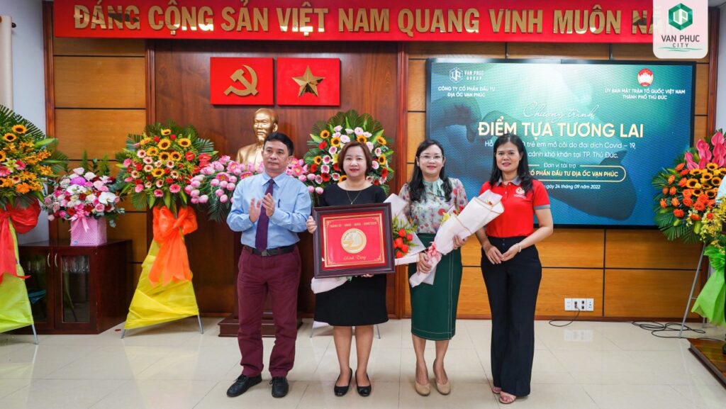 van phuc group tai tro tre em mo coi