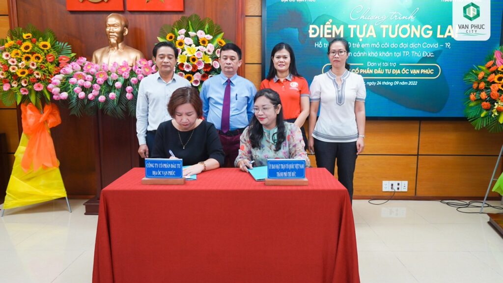 van phuc group tai tro tre em mo coi