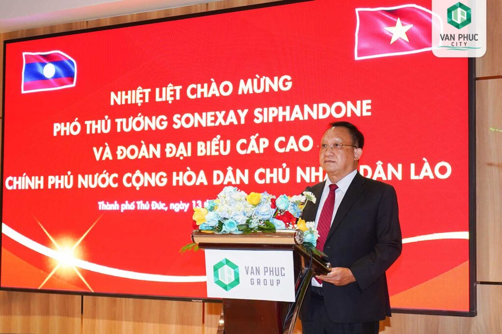 pho thu tuong lao tham va lam viec tai van phuc city