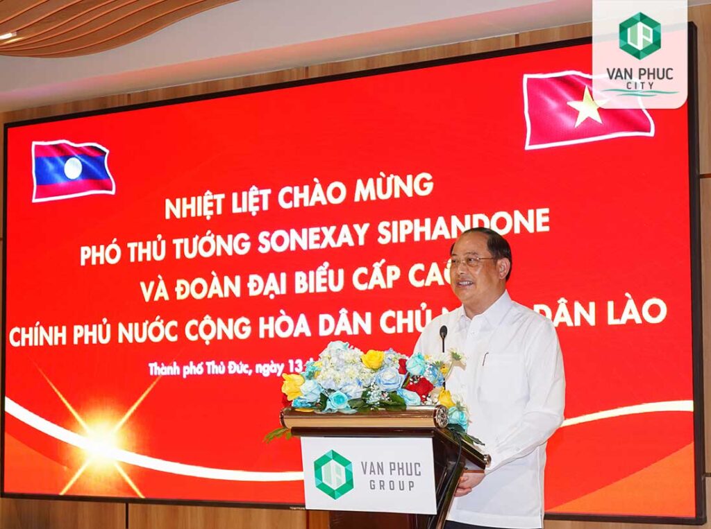 pho thu tuong lao tham va lam viec tai van phuc city