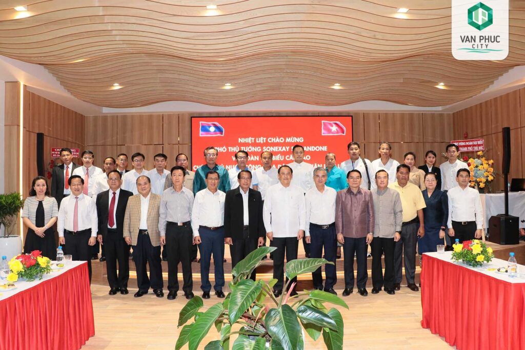 pho thu tuong lao tham va lam viec tai van phuc city